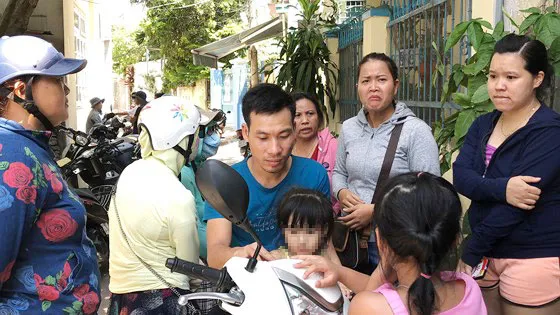 Clip: Đóng cửa nhóm trẻ Mẹ Mười, phụ huynh bức xúc kéo đến kể tội ảnh 4