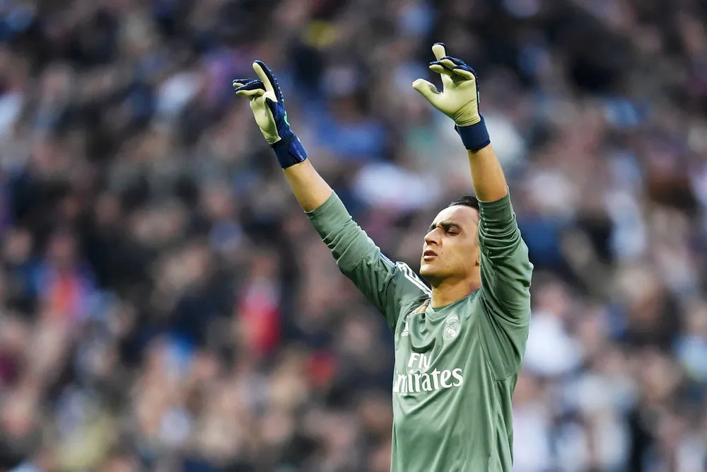 Navas luôn thể hiện Đức tin vào Chúa mỗi khi ra sân.