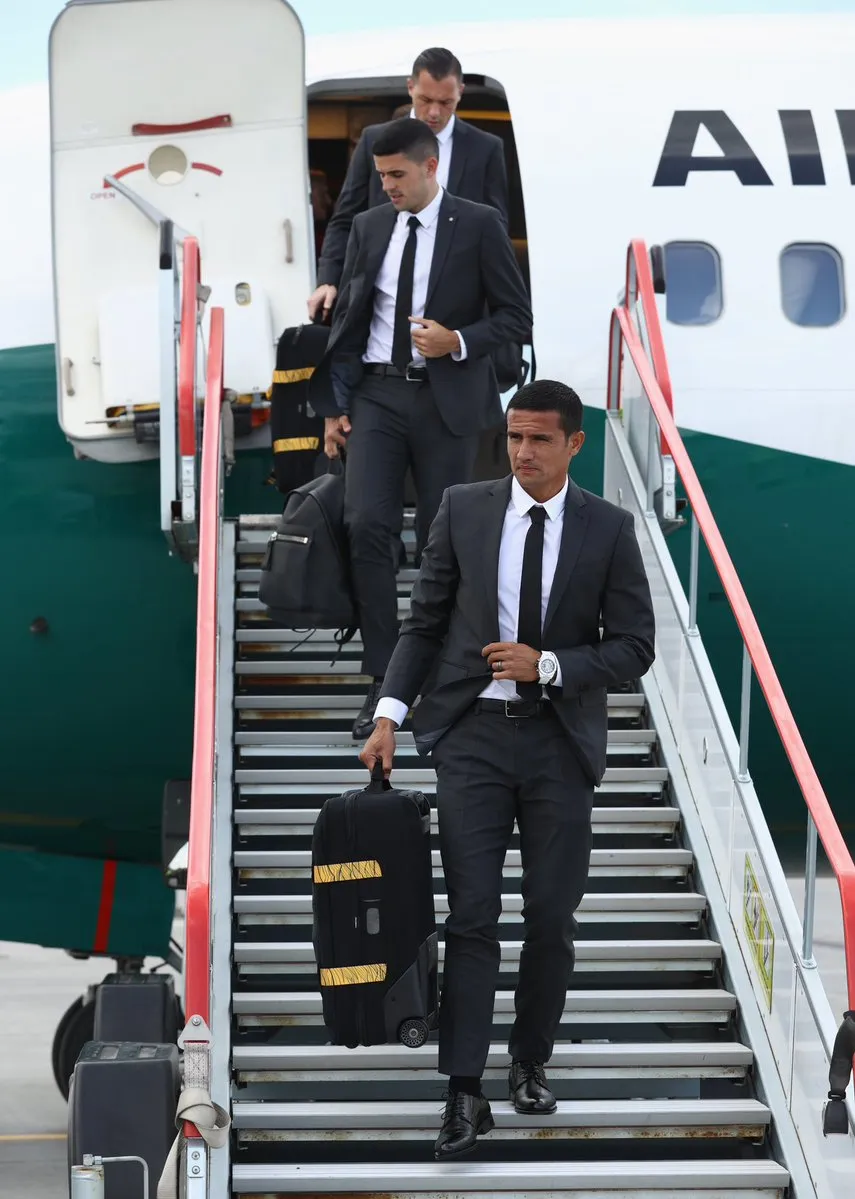 Hình ảnh các đội tuyển đến với nước Nga tươi đẹp - Ronaldo bị “quây“ ảnh 4