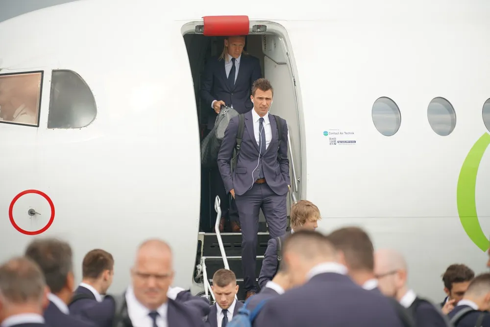 Hình ảnh các đội tuyển đến với nước Nga tươi đẹp - Ronaldo bị “quây“ ảnh 9