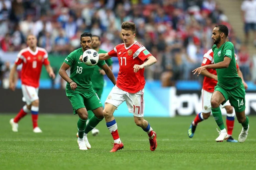 Aleksandr Golovin (17) tỏa sáng trong trận thắng Saudi Arabia