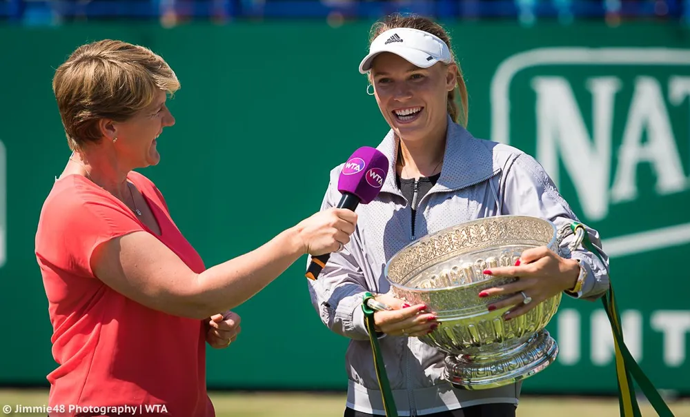 Khoảnh khắc cuối tuần: Federer chơi đùa với 2 con trai sinh đôi, Wozniacki lên ngôi ở Eastbourne ảnh 24