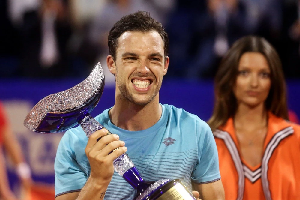 Marco Cecchinato và chiếc cúp vô địch Umag Open