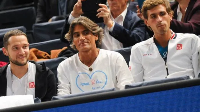 Đấu đá nội bộ đội hỗ trợ Djokovic: Vajda tống khứ Imaz ảnh 2