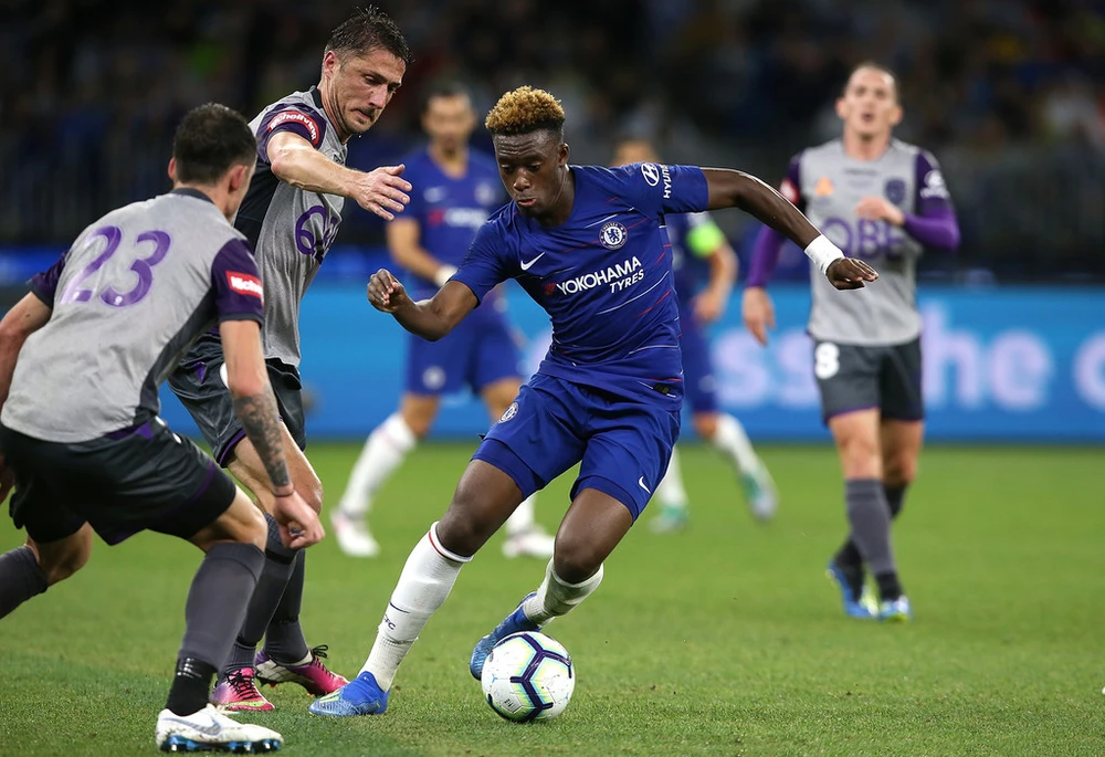 Hudson-Odoi và một pha bẻ lưng các hậu vệ đối phương