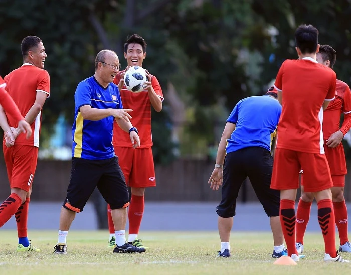 Ông Park đang nhận được nhiều lời khen tặng từ giới truyền thông khắp nơi. Ảnh: DŨNG PHƯƠNG