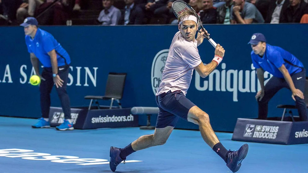 Roger Federer trong trận đấu mở màn ở Basel