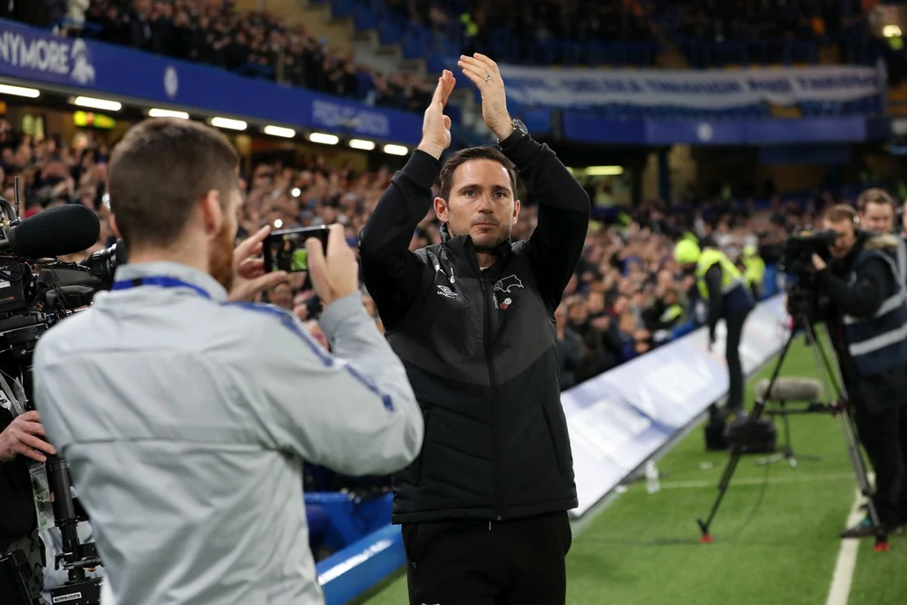 Lampard được tiếp đón ngọt ngào trong ngày trở về