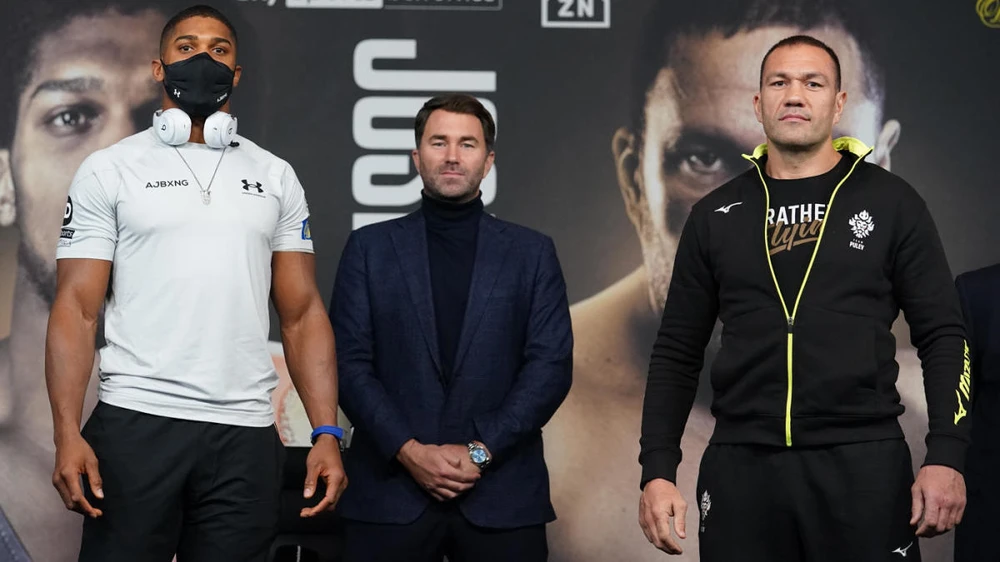 AJ và Pulev trong buổi cân trọng lượng