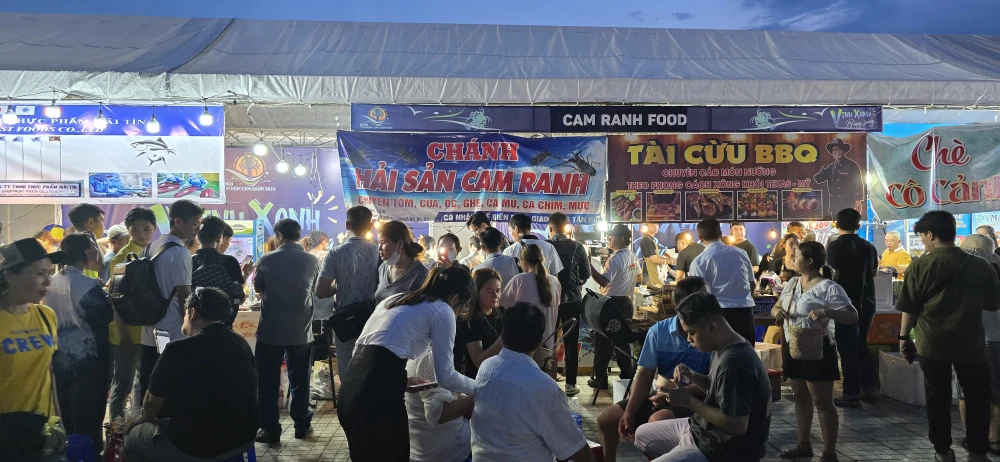Chỉ có 1 gian hàng bán hải sản Cam Ranh 20240809_182025.jpg