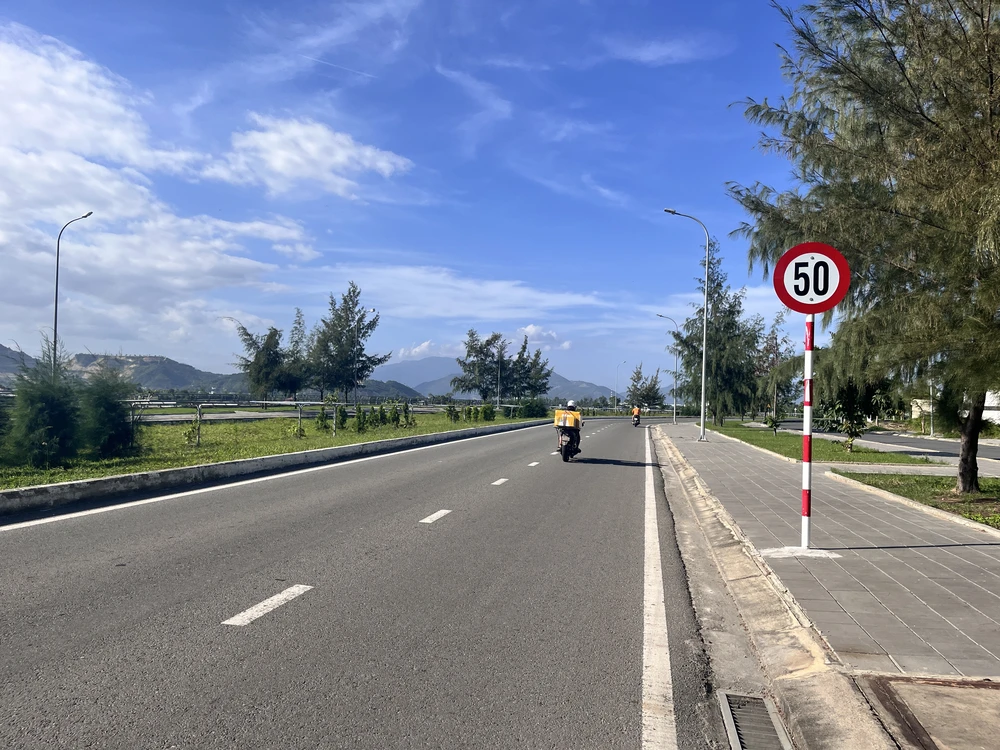 Giới hạn tốc độ tối đa 50km/giờ tại đường Vành đai 2 IMG_4886.jpeg