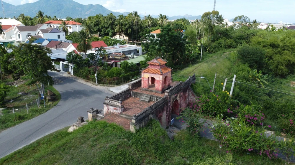 Cổng Thành cổ Diên Khánh