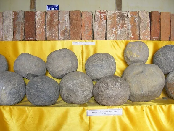 Thành Nhà Hồ - Đá truyền lời tiền nhân	 ảnh 7