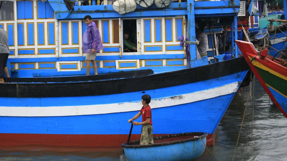 Các tỉnh miền Trung khẩn trương đối phó với bão số 10 ảnh 10