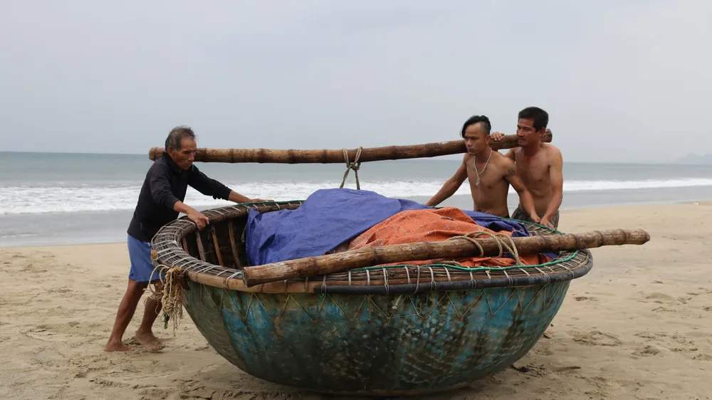 Các tỉnh miền Trung khẩn trương đối phó với bão số 10 ảnh 9