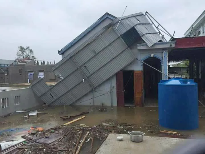 Bão hoành hành kinh hoàng, miền Trung ra sức chống chọi ảnh 16