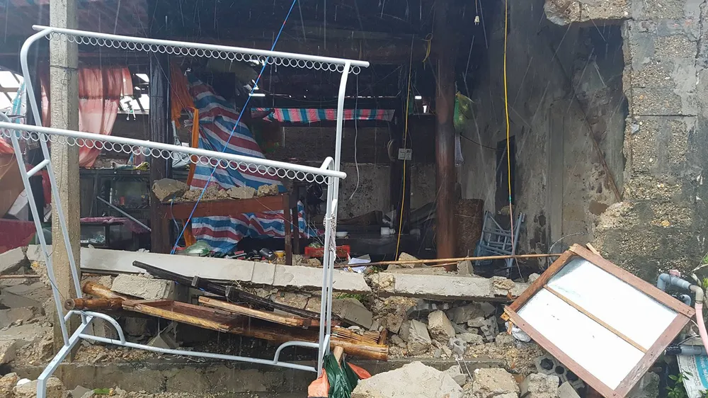 Bão hoành hành kinh hoàng, miền Trung ra sức chống chọi ảnh 23