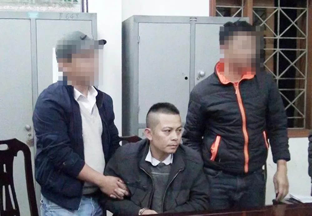 Bắt 2 đối tượng mua bán 5 bánh heroin ảnh 1