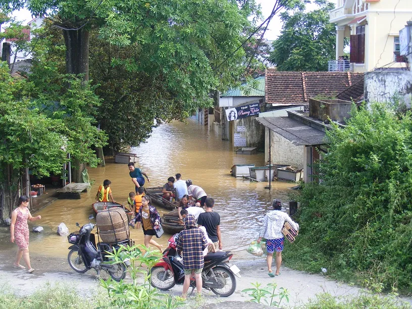 Xóm làng bỗng chốc biến thành sông ảnh 7 Xóm làng bỗng chốc biến thành sông ảnh 7