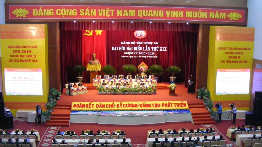 Toàn cảnh Đại hội đại biểu Đảng bộ tỉnh Nghệ An lần thứ XIX