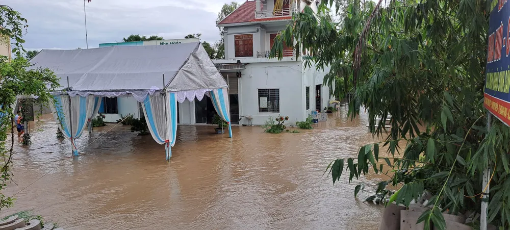 Tìm thấy thi thể hai vợ chồng bị lũ cuốn trôi khi đi khám bệnh  ảnh 6