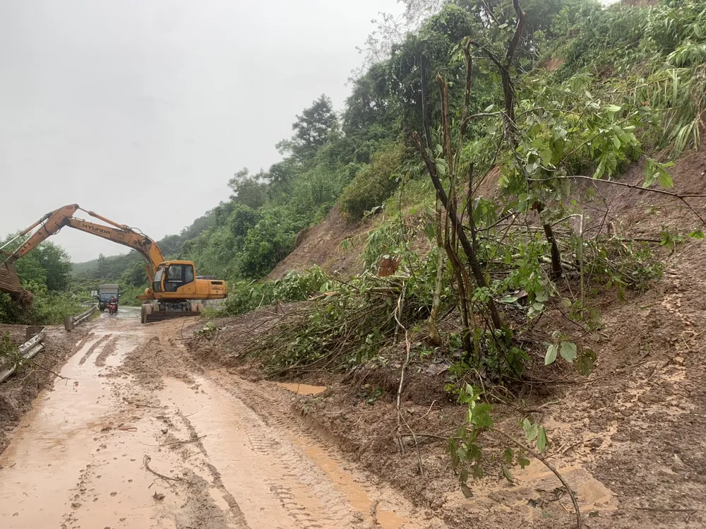 Tìm thấy thi thể hai vợ chồng bị lũ cuốn trôi khi đi khám bệnh  ảnh 11