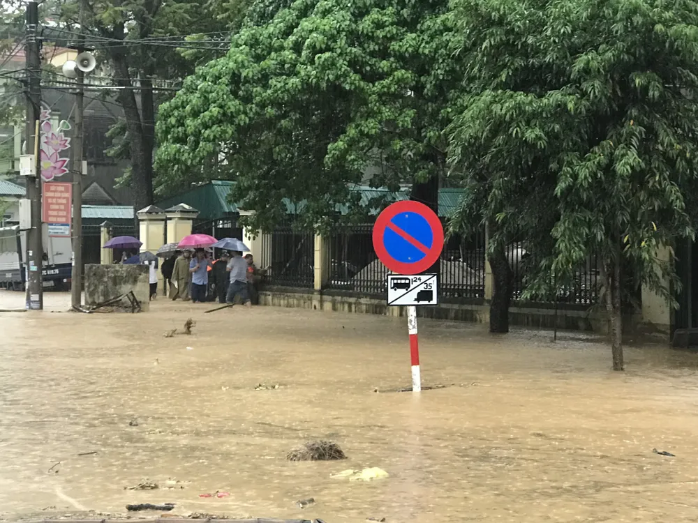 Cận cảnh trận lũ kinh hoàng quét qua Kỳ Sơn (Nghệ An) ảnh 8