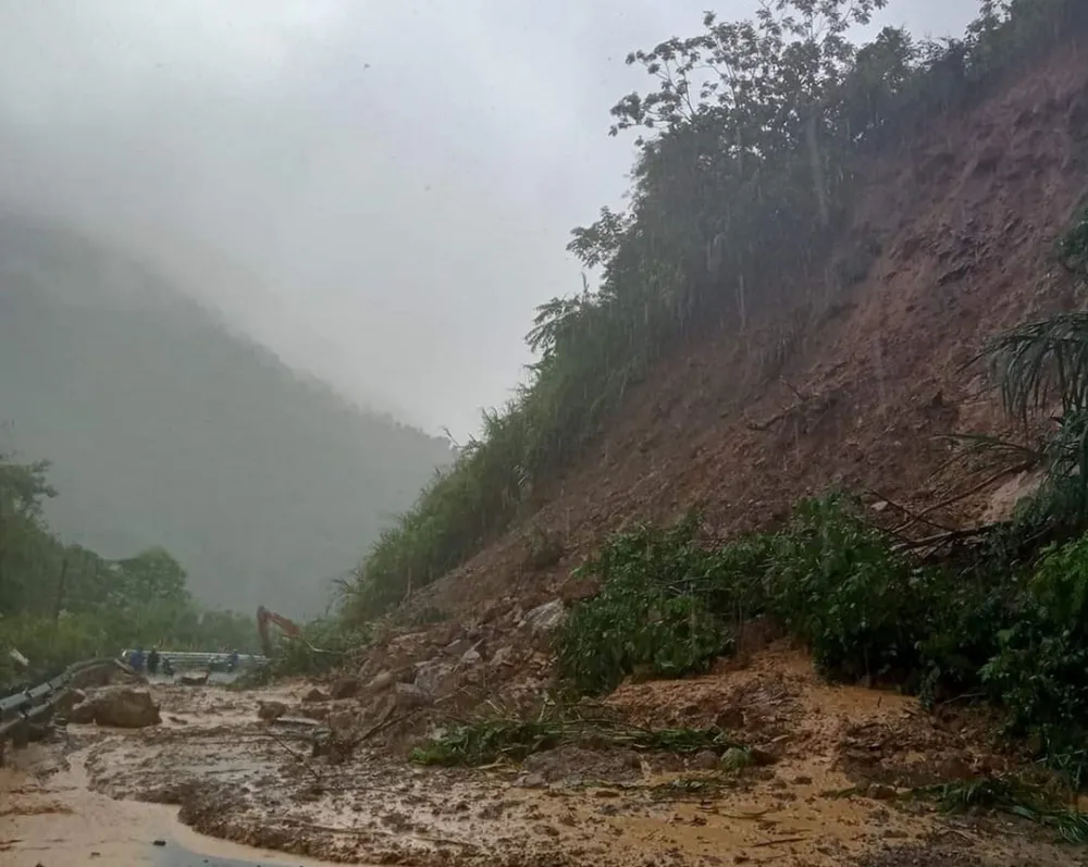 Cận cảnh trận lũ kinh hoàng quét qua Kỳ Sơn (Nghệ An) ảnh 3