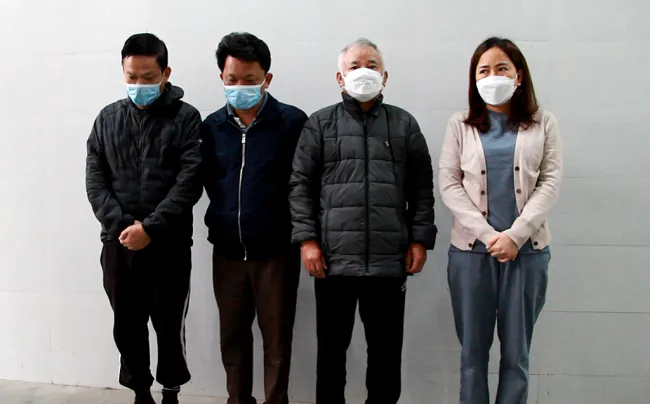 4 bị can bị khởi tố về tội Đưa hối lộ và Nhận hối lộ. Ảnh: Công an Nghệ An 4 bị can bị khởi tố về tội Đưa hối lộ và Nhận hối lộ. Ảnh: Công an Nghệ An