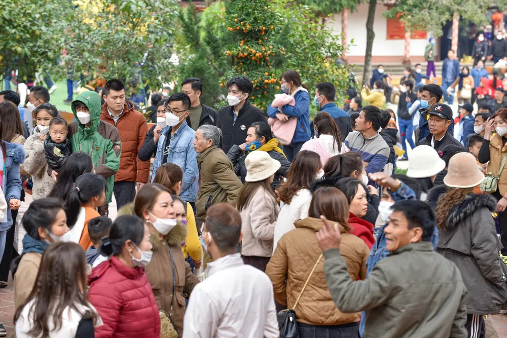 Chen chân trong không gian linh thiêng