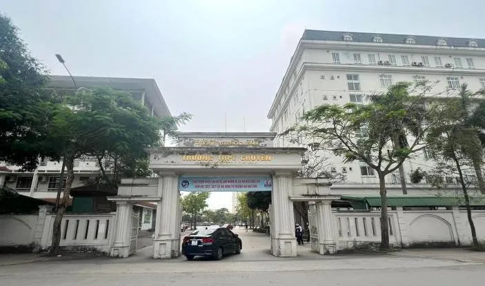 Trường THPT Chuyện Đại học Vinh, nơi em N. theo học Trường THPT Chuyện Đại học Vinh, nơi em N. theo học