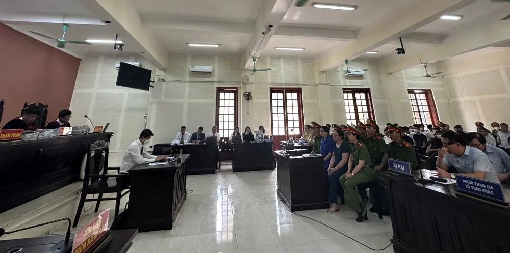 Quang cảnh phiên xử bị cáo Lê Thị Dung