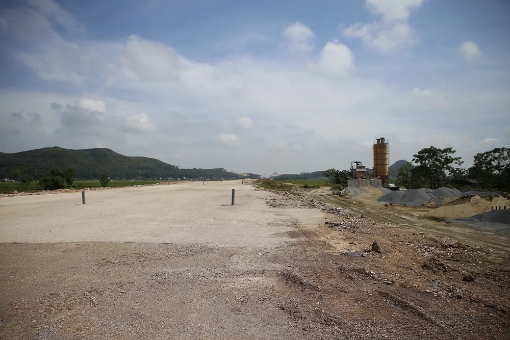 Một đoạn công trình qua địa bàn xã Hưng Thành (huyện Hưng Nguyên) phần nền cơ bản đã xong, nhưng các công đoạn tiếp theo vẫn chậm triển khai