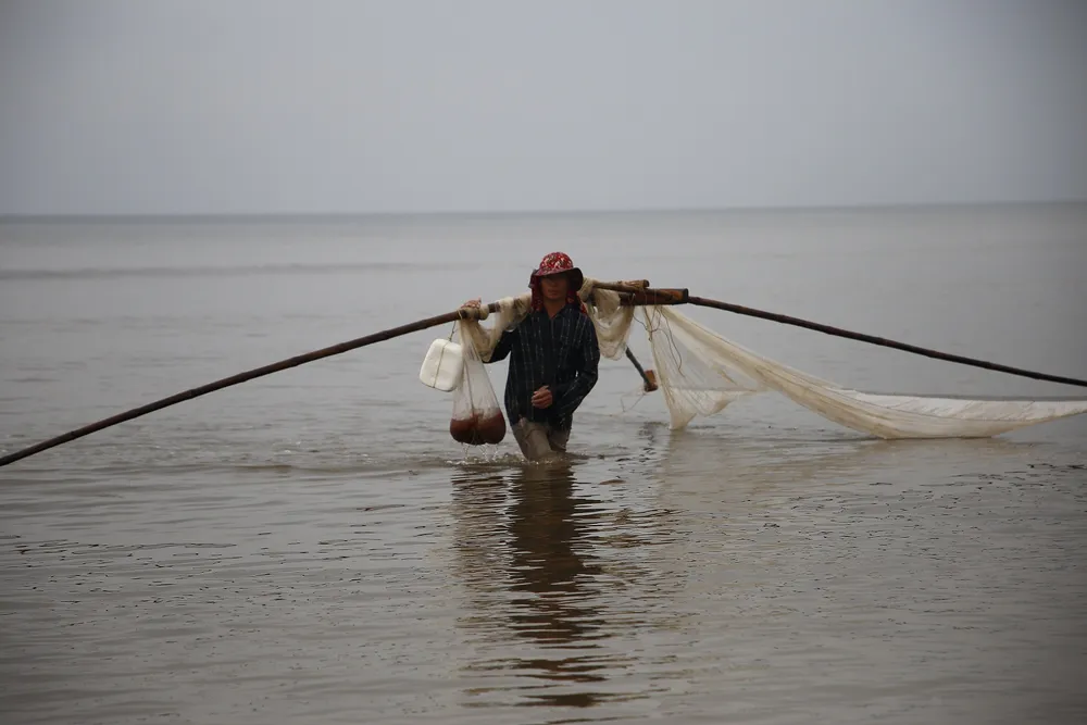 Trở vào bờ sau một thời gian dài lặn ngụp dưới nước Trở vào bờ sau một thời gian dài lặn ngụp dưới nước