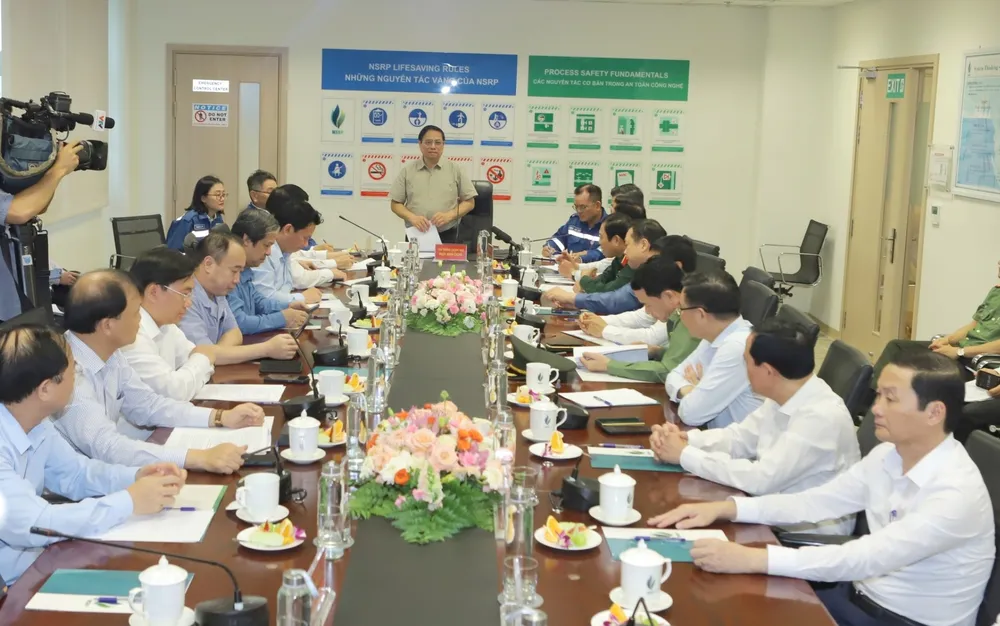 Thủ tướng Phạm Minh Chính làm việc với Công ty TNHH Lọc hóa dầu Nghi Sơn