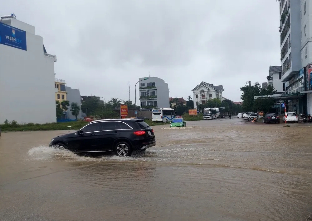 Nhiều nơi ở TP Vinh ngập sâu trong nước