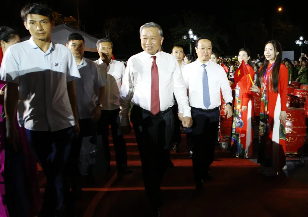 Tổng Bí thư Tô Lâm tới dự khai mạc Lễ hội Làng Sen năm 2025 và khánh thành Tượng đài "Bác Hồ về thăm quê" khai hội.1.JPG