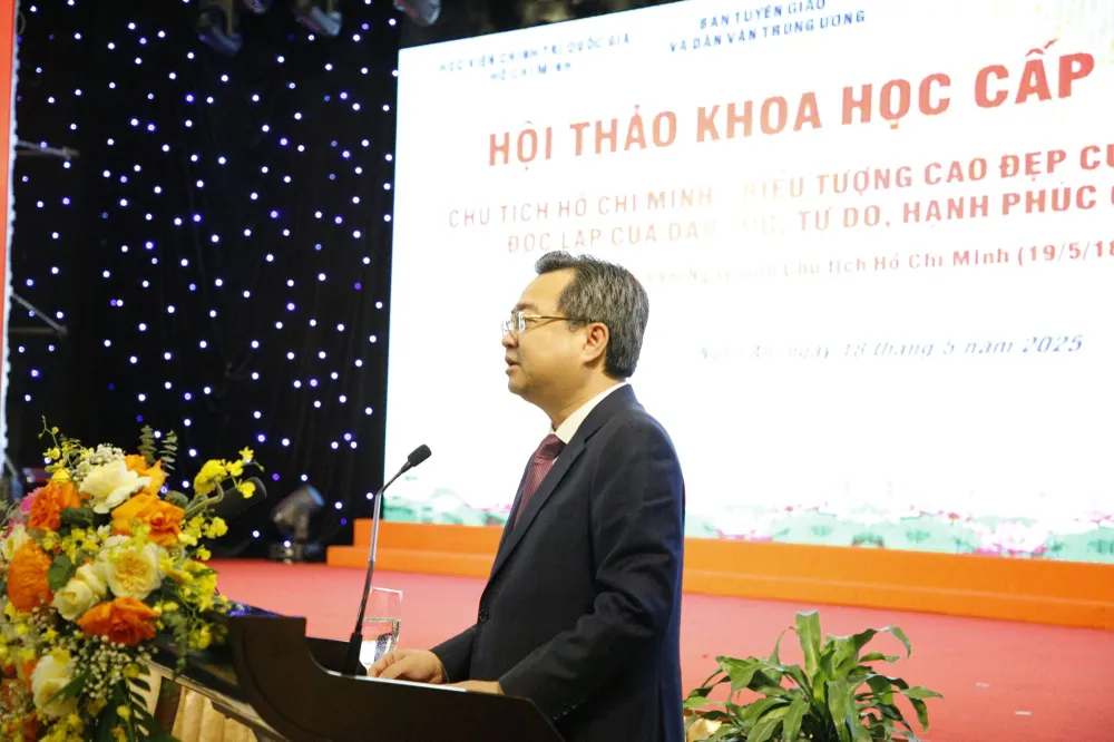 Đồng chí Nguyễn Thanh Nghị trình bày tham luận tại hội thảo o Nghị.1.JPG