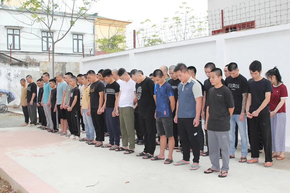 Các đối tượng bị bắt giữ. Ảnh: CÔNG AN NGHỆ AN các đối tượng.1.jpg