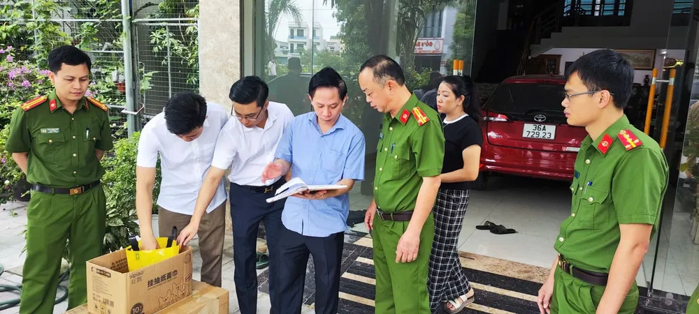 Lãnh đạo Công an tỉnh Thanh Hóa trực tiếp chỉ đạo việc đấu tranh, trấn áp băng nhóm do Vi ngộ cầm đầu. Ảnh: CÔNG AN THANH HÓA khám.1.jpg