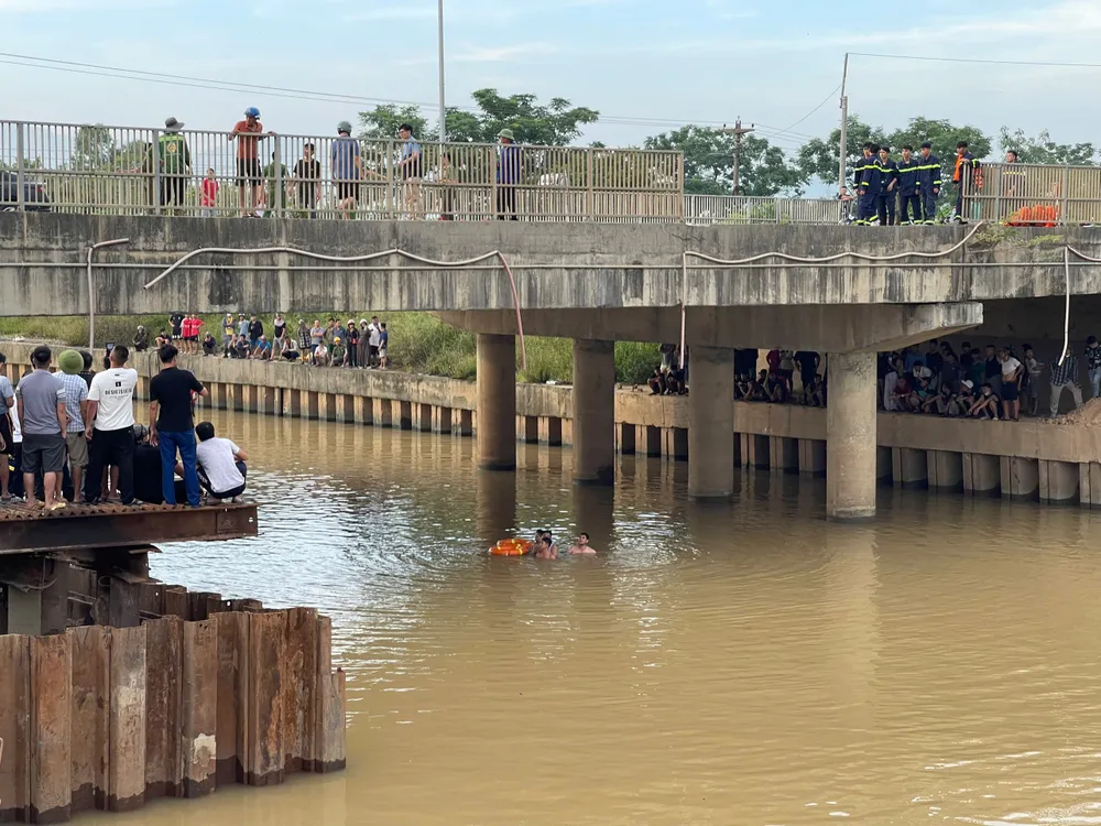 Tìm kiếm người mất tích dưới sông tim kiem.jpg