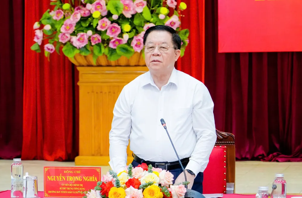 សមមិត្ត Nguyen Trong Nghia ថ្លែងសុន្ទរកថាបញ្ចប់កិច្ចប្រជុំ។ ô Nghĩa 2.jpg