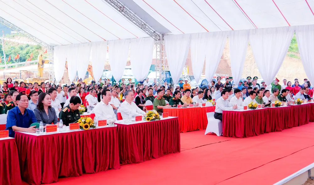 Tổng Bí thư Tô Lâm cùng lãnh đạo Đảng và Nhà nước dự Lễ khởi công xây dựng Trường Phổ thông nội trú liên cấp Tiểu học và Trung học cơ sở Na Ngoi 1.jpg