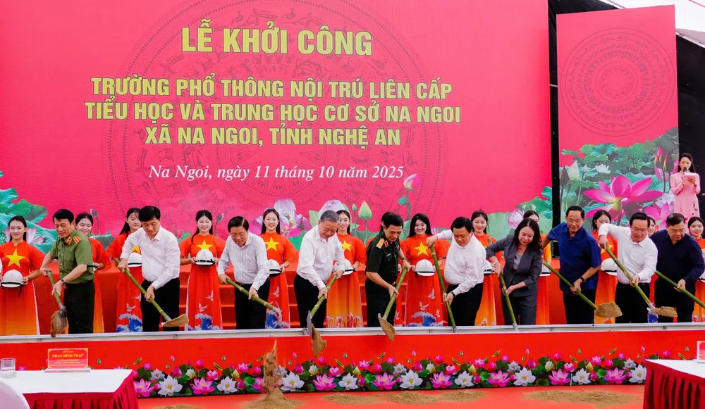 Tổng Bí thư Tô Lâm cùng lãnh đạo Đảng và Nhà nước thực hiện nghi thức khởi công xây dựng Trường Phổ thông nội trú liên cấp Tiểu học và Trung học cơ sở Na Ngoi 3.jpg