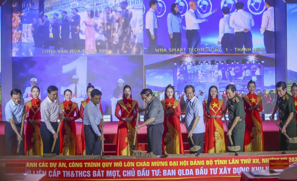 Thủ tướng Phạm Minh Chính cùng lãnh đạo các ban, ngành Trung ương, địa phương khởi công dự án Trường nội trú liên cấp Tiểu học và THCS Bát Mọt 1.jpg