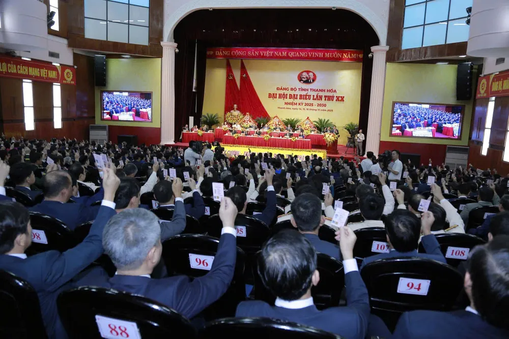 100% đại biểu thống nhất thông qua Nghị quyết Đại hội 2.jpg