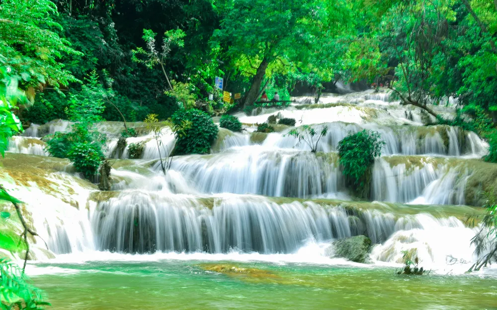 Thác Mây (xã Thạch Quảng) mang vẻ đẹp tựa trong tranh thác mây.jpg