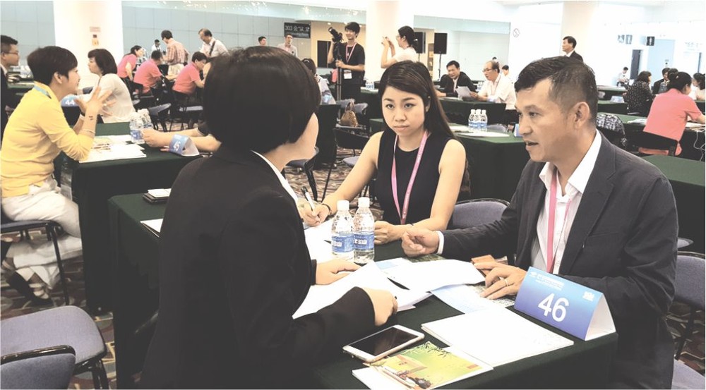 西旅與越旅代表與廈門旅遊社洽談。（圖片來源：曉東）