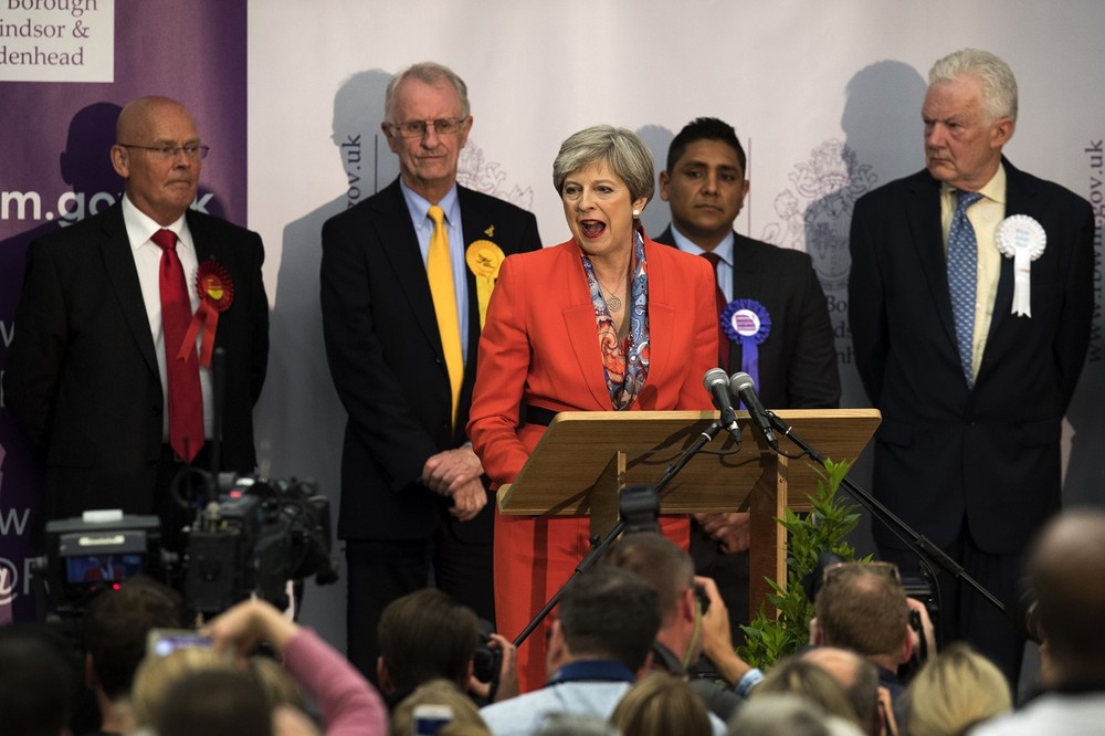 英國大選結束投票,現任首相、保守黨領袖特蕾莎‧梅保住了其所在選區的席位,並發表講話。(圖片來源:NEOnline/IR)