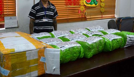 新山一機場海關沒收含有卡西酮與阿拉伯茶堿的172公斤乾草。（圖片來源：互聯網）